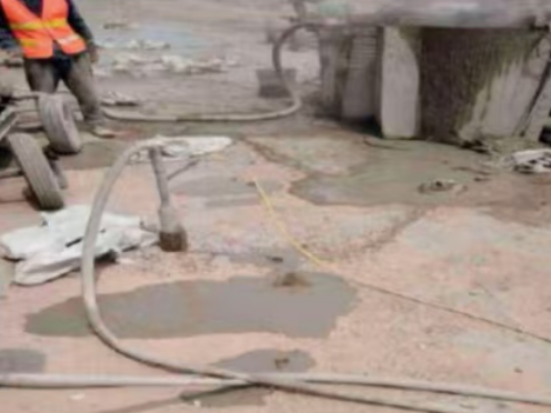 鹿邑水泥混凝土路面板底注浆技术 路面脱空注浆整治方案