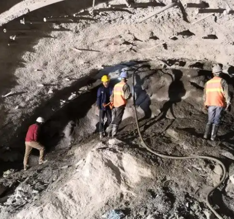 鹿邑隧道拱顶带模注浆料，微膨胀注浆料的特点及施工工艺